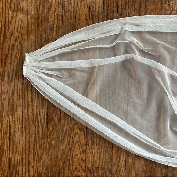 White Tulle Veil - Picture 4 of 7